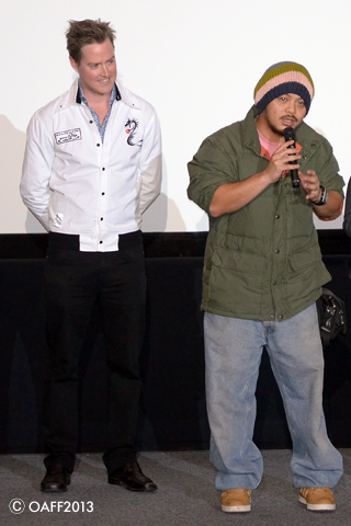 Director Namewee (right) who greeted in Japanese, and Mr. Christopher Dawns (left)